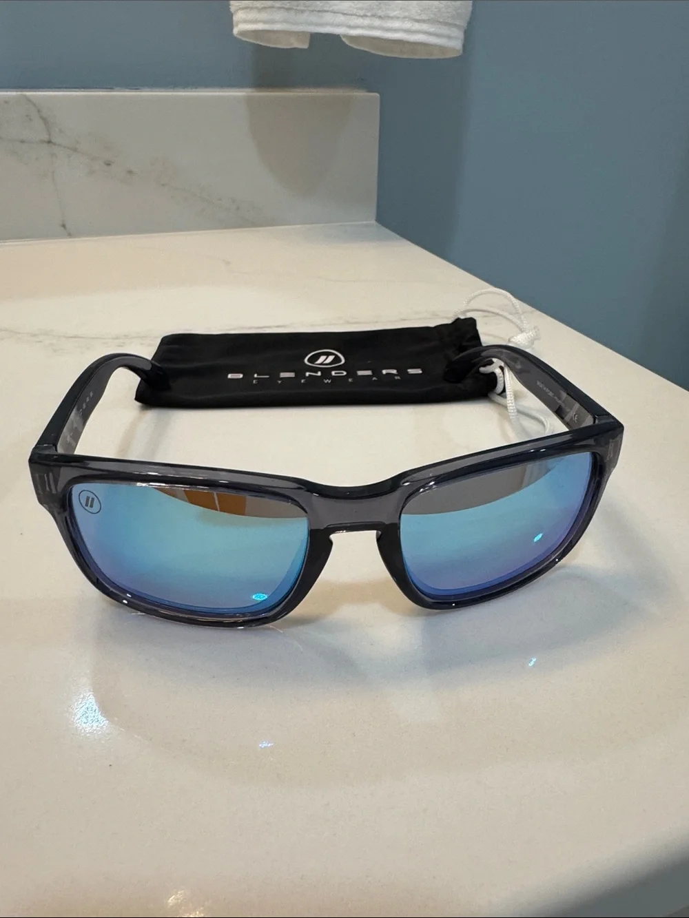 Blue Mirrored Lens Men's Sunglasses